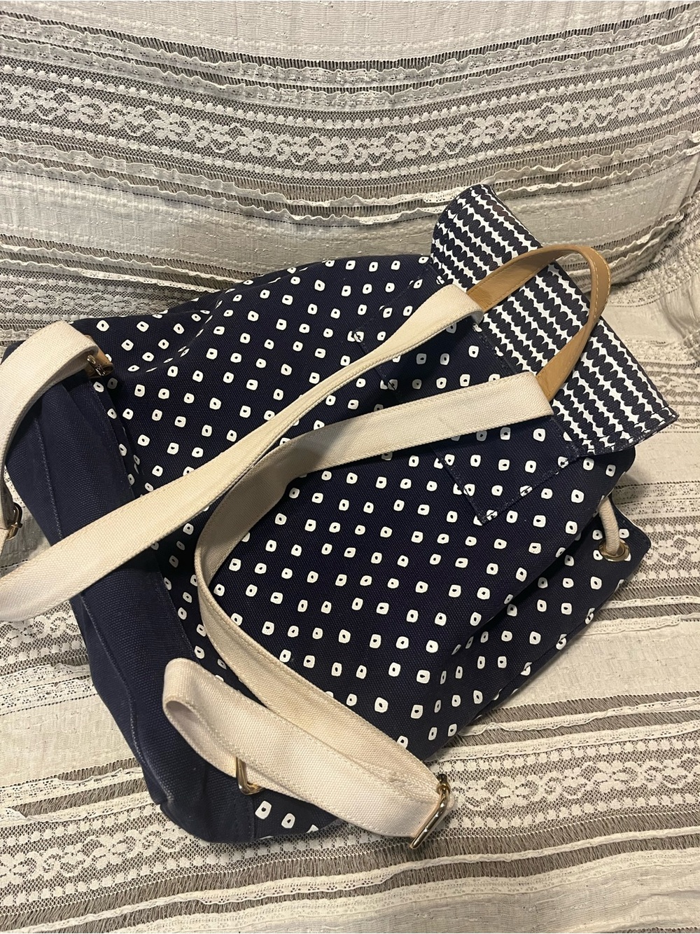 Vineyard Vines Navy and White Patterned Rope-Draw Backpack - Picture 7 of 9